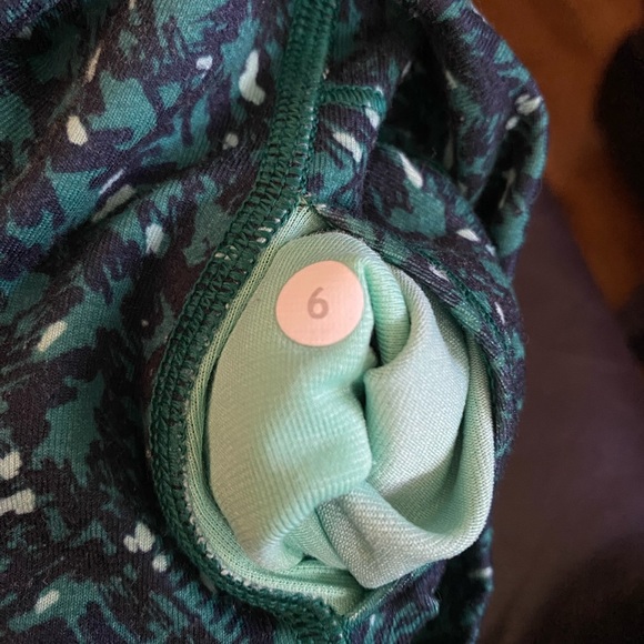 EUC Lululemon Leggings. Size 6 Green, Black and Mint. - Picture 6 of 6